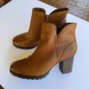NWT Clarks Verona Trish Boots